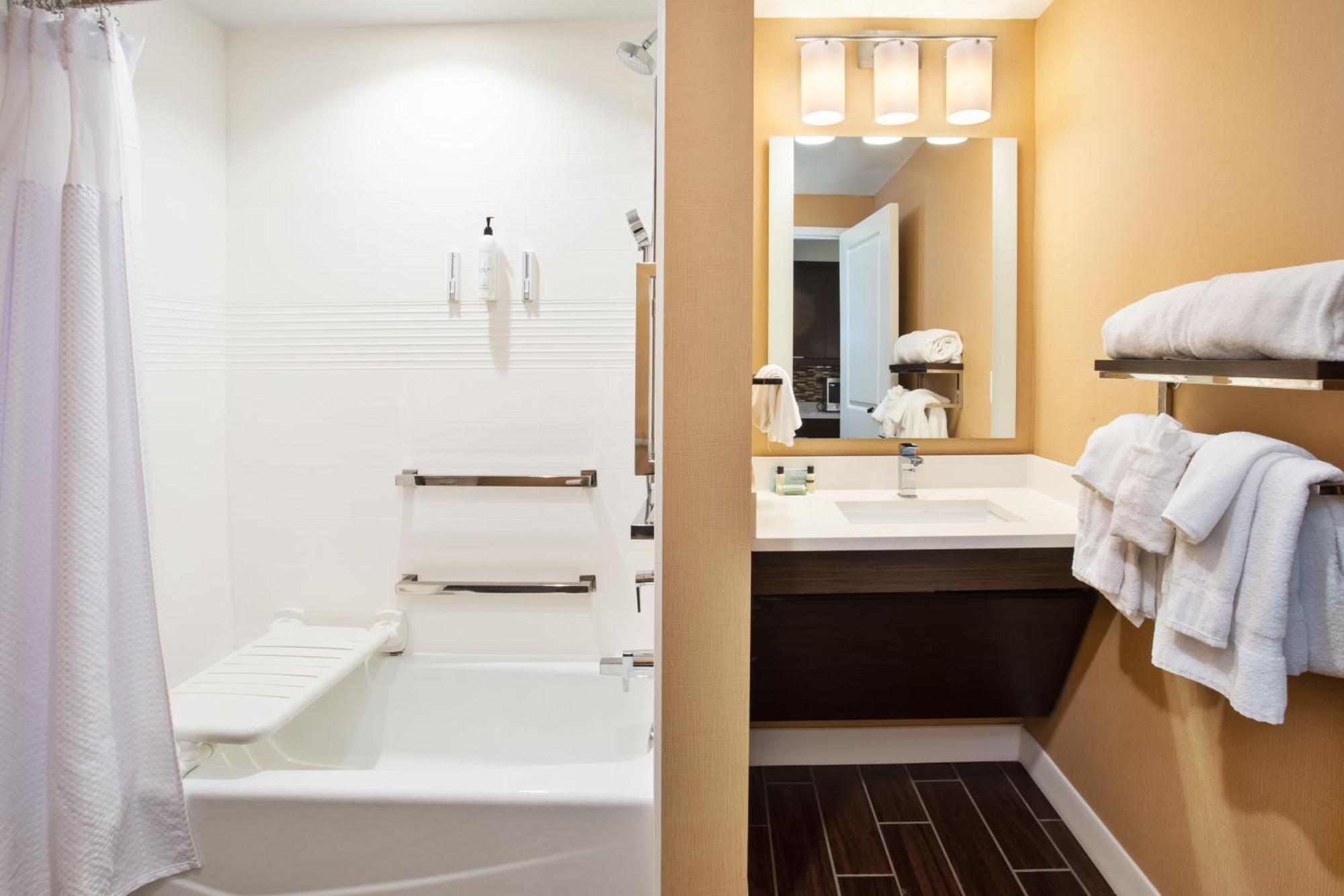 TownePlace Suites by Marriott Detroit Belleville Extérieur photo