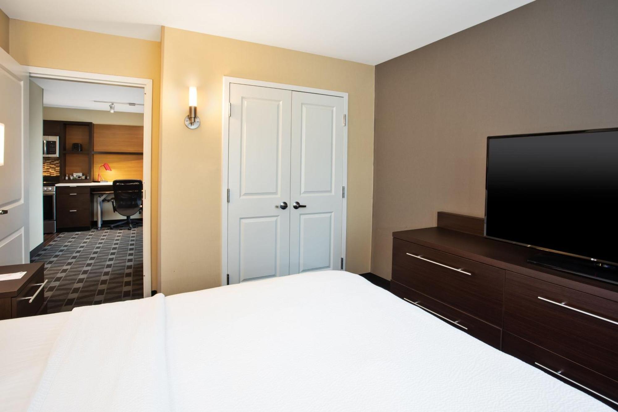 TownePlace Suites by Marriott Detroit Belleville Extérieur photo