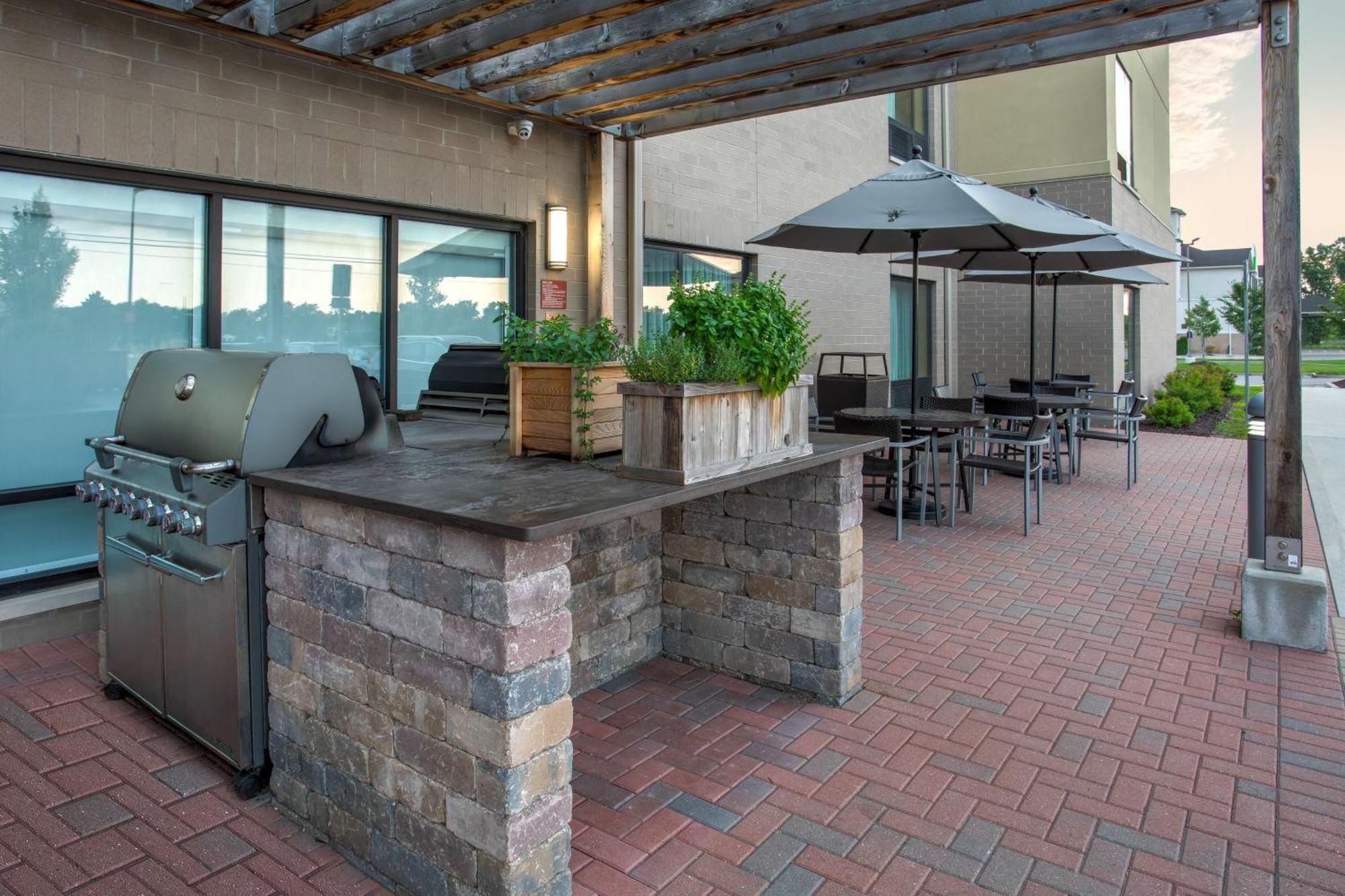 TownePlace Suites by Marriott Detroit Belleville Extérieur photo