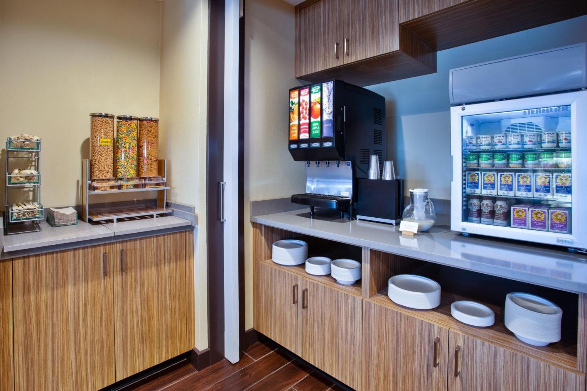 TownePlace Suites by Marriott Detroit Belleville Extérieur photo
