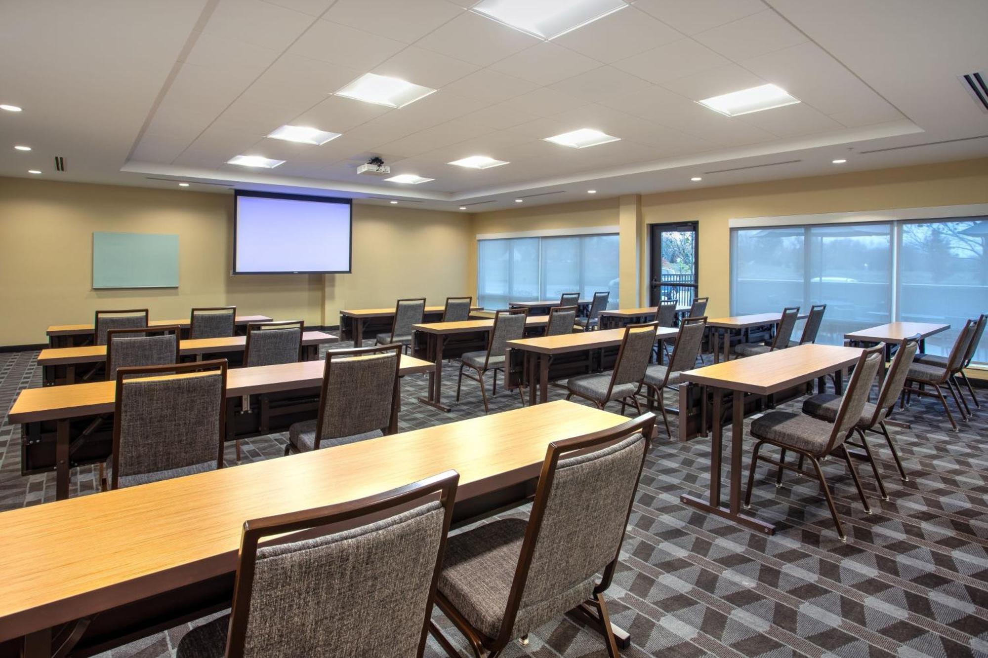 TownePlace Suites by Marriott Detroit Belleville Extérieur photo