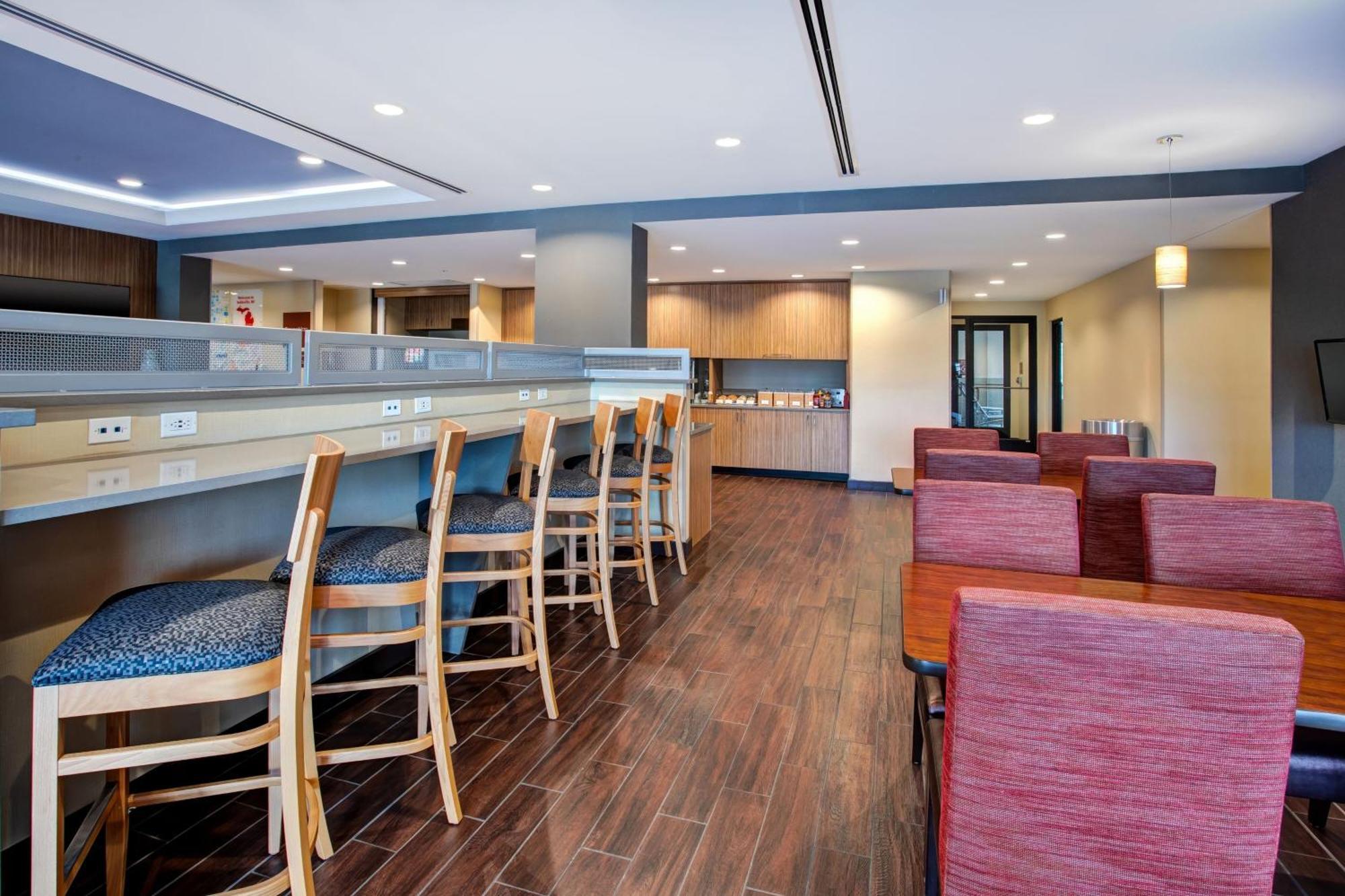 TownePlace Suites by Marriott Detroit Belleville Extérieur photo